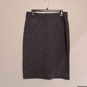 Adrienne Vittadini Size 8 Skirt, grey with back slit and hidden back zipper